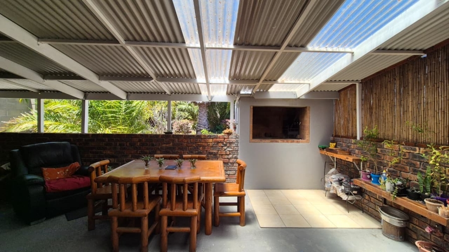 5 Bedroom Property for Sale in Middedorp Western Cape